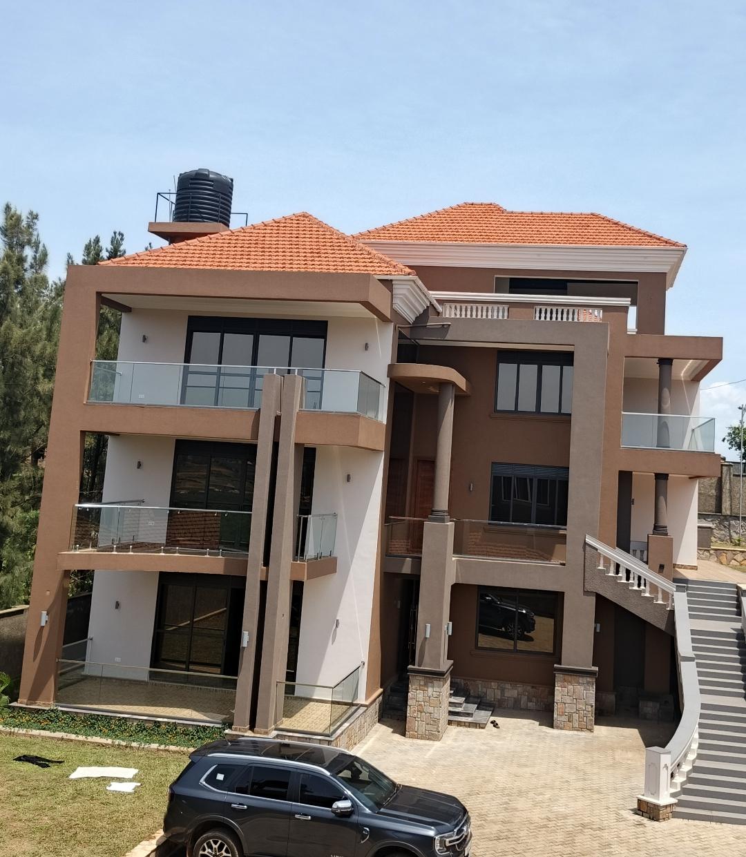6-Bedroom Executive Home, Munyonyo, photo 1 of 1